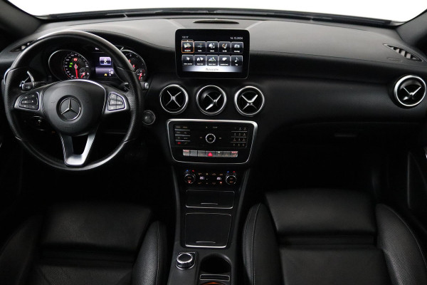 Mercedes-Benz A-Klasse 180 Prestige Automaat (NAVIGATIE, CAMERA, CLIMATE, STOELVERWARMING, NL-AUTO, GOED ONDERHOUDEN)