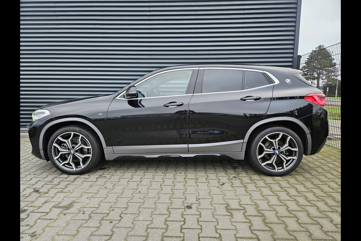 BMW X2 sDrive20i M Sport 192pk Dealer O.H | Panodak | Apple Carplay | Sfeerverlichting | Lederen Sportstoelen | 19"L.M | El. Achterklep |