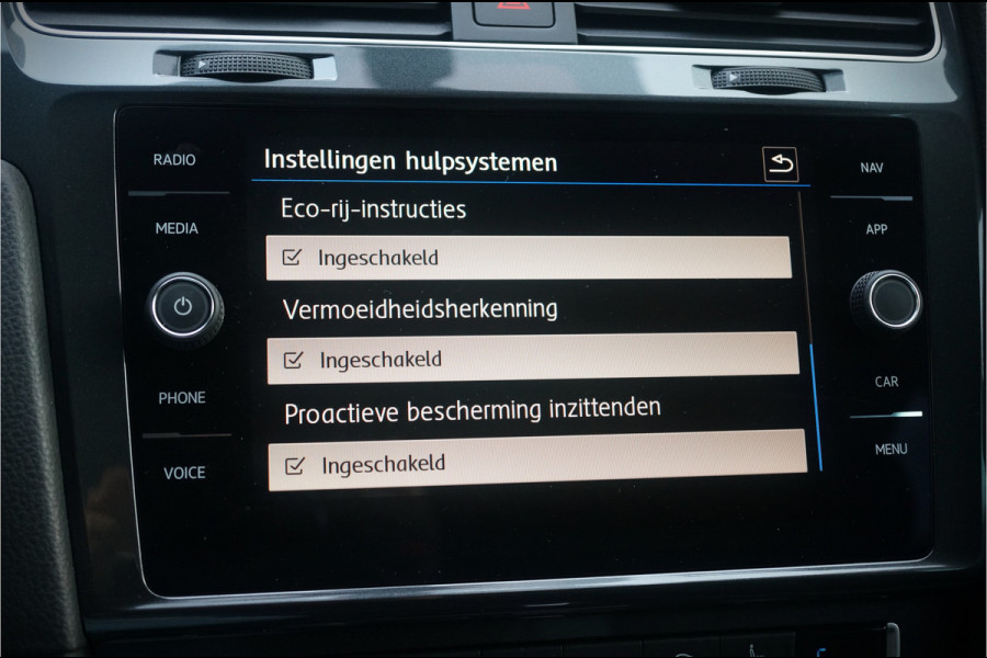 Volkswagen e-Golf e-Golf | Virtual | Dynaudio | Camera | Warmtepomp | NAP | Stoelverwarming | LED | Ambience Verlichting | BTW | Adaptive Cruise Control | LM. Velgen | Climate Control | Navigatie | PDC |