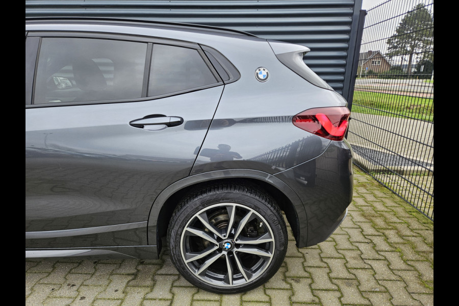 BMW X2 xDrive20i M Sport 192 pk Dealer O.H | Panodak | Lederen Sportstoelen & Memory | Apple Carplay | Head Up | Camera |Stuurverwarming | Sfeerverlichting | 19"L.M | DAB |