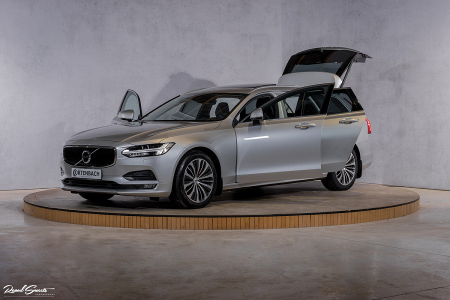 Volvo V90 2.0 T4 Momentum Pro | Zwenkbare trekhaak | Panorama | Adaptieve cruise