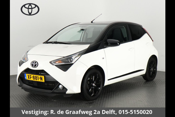 Toyota Aygo 1.0 VVT-i X-Joy Bi-Tone Automaat | Apple Carplay & AndroidAUTO | Climate Control | Camera | Privacy Glass |