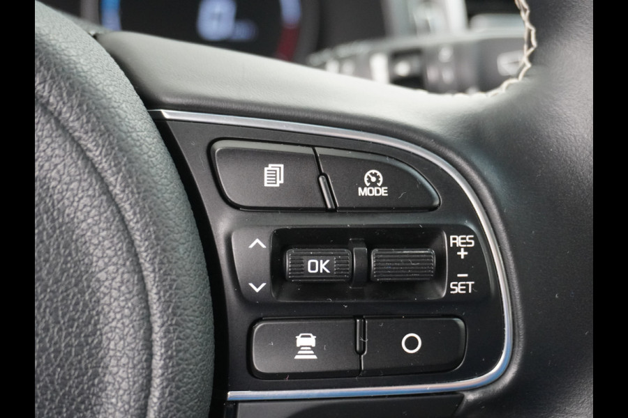 Kia e-Niro 64kWh 204PK Executive-Line Apple Carplay Android Auto Navi Ecc Leder Camera Adaptieve Cruise Control DAB Pdc Stoel Verwarming/Ve Keyless Led Achterbank en Stuur Verwarming Dodehoek assistent Regen-Lichtsensor JBL-Soundsystem Bluetooth Draadloze tel.lader Lmv 17" Krachtige en zuinige aandrijflijn met grote accu!