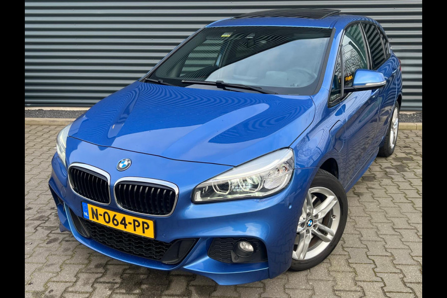 BMW 2 Serie Active Tourer 225xe iPerformance M-Sport Plug in Hybrid Dealer O.H. PHEV | Panodak | Adaptive Cruise | Head-up display | Camera | Lederen Sportstoelen |