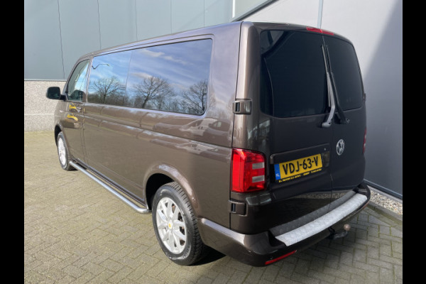 Volkswagen Transporter 2.0 TDI L2H1 30 DC Bulli Airco - Cruise control - Parksensoren V+A - Navigatie - Apple Carplay/Android auto - Radio/CD/Bluetooth - Multfunctioneel Stuurwiel - Mistlampen - LMV - Trekhaak - CD+AB - Ramen E-VZ - Spiege