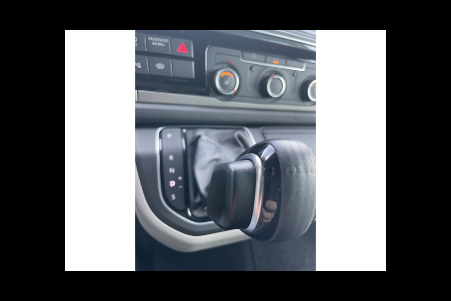 Volkswagen Transporter 2.0 TDI L2H1 30 DC Bulli Airco - Cruise control - Parksensoren V+A - Navigatie - Apple Carplay/Android auto - Radio/CD/Bluetooth - Multfunctioneel Stuurwiel - Mistlampen - LMV - Trekhaak - CD+AB - Ramen E-VZ - Spiege