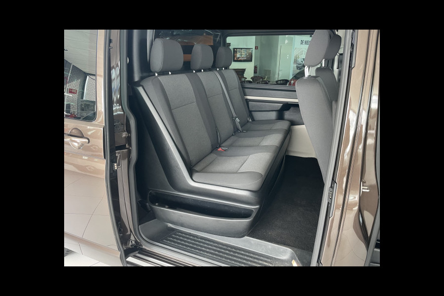 Volkswagen Transporter 2.0 TDI L2H1 30 DC Bulli Airco - Cruise control - Parksensoren V+A - Navigatie - Apple Carplay/Android auto - Radio/CD/Bluetooth - Multfunctioneel Stuurwiel - Mistlampen - LMV - Trekhaak - CD+AB - Ramen E-VZ - Spiege