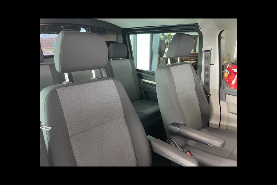 Volkswagen Transporter 2.0 TDI L2H1 30 DC Bulli Airco - Cruise control - Parksensoren V+A - Navigatie - Apple Carplay/Android auto - Radio/CD/Bluetooth - Multfunctioneel Stuurwiel - Mistlampen - LMV - Trekhaak - CD+AB - Ramen E-VZ - Spiege