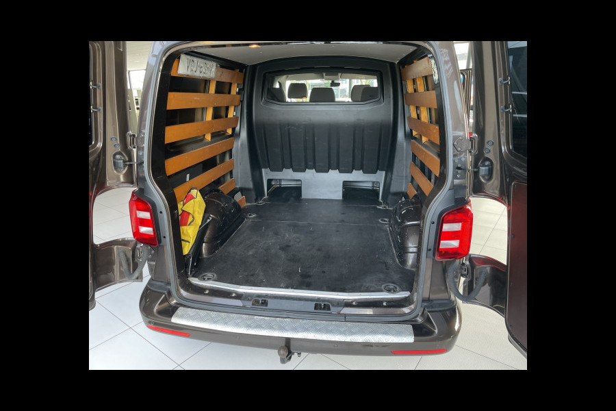 Volkswagen Transporter 2.0 TDI L2H1 30 DC Bulli Airco - Cruise control - Parksensoren V+A - Navigatie - Apple Carplay/Android auto - Radio/CD/Bluetooth - Multfunctioneel Stuurwiel - Mistlampen - LMV - Trekhaak - CD+AB - Ramen E-VZ - Spiege