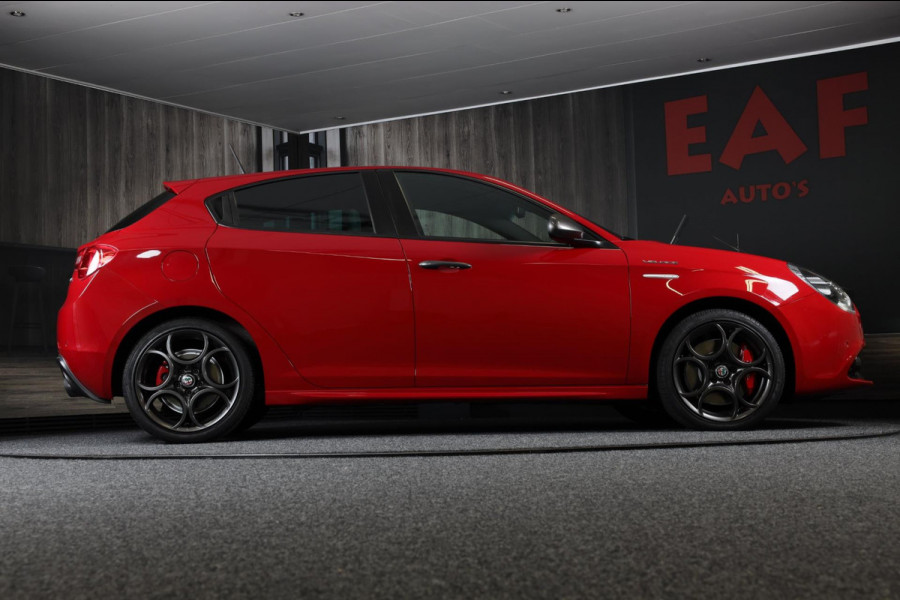 Alfa Romeo Giulietta 1.750 Turbo Veloce / 241 PK / AUT / Navi / Ecc / Cruise Control / BOSE / F1 / Schaalstoelen / Xenon / 18 Inch