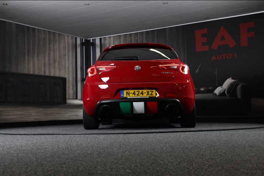 Alfa Romeo Giulietta 1.750 Turbo Veloce / 241 PK / AUT / Navi / Ecc / Cruise Control / BOSE / F1 / Schaalstoelen / Xenon / 18 Inch