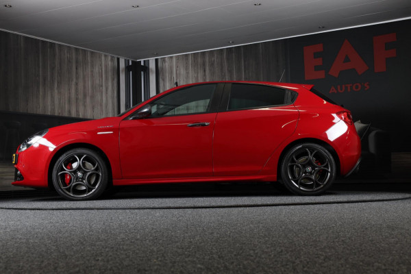 Alfa Romeo Giulietta 1.750 Turbo Veloce / 241 PK / AUT / Navi / Ecc / Cruise Control / BOSE / F1 / Schaalstoelen / Xenon / 18 Inch