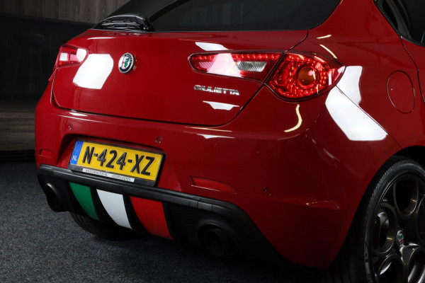 Alfa Romeo Giulietta 1.750 Turbo Veloce / 241 PK / AUT / Navi / Ecc / Cruise Control / BOSE / F1 / Schaalstoelen / Xenon / 18 Inch