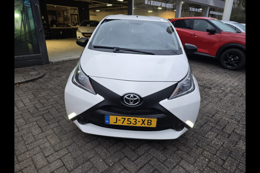 Toyota Aygo 1.0 VVT-i x | NIEUWE APK | 12MND GARANTIE | AIRCO |