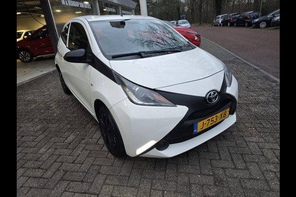 Toyota Aygo 1.0 VVT-i x | NIEUWE APK | 12MND GARANTIE | AIRCO |