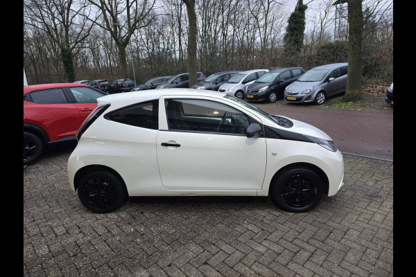 Toyota Aygo 1.0 VVT-i x | NIEUWE APK | 12MND GARANTIE | AIRCO |