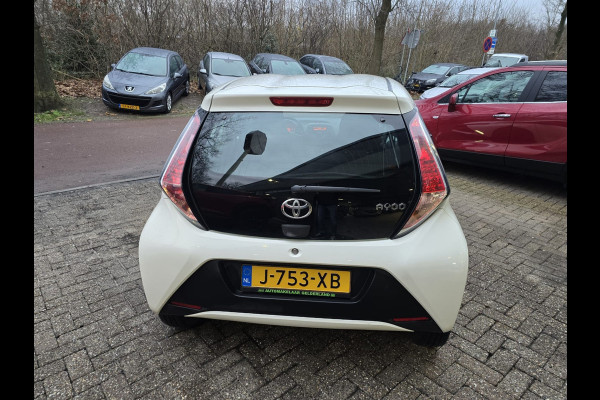 Toyota Aygo 1.0 VVT-i x | NIEUWE APK | 12MND GARANTIE | AIRCO |