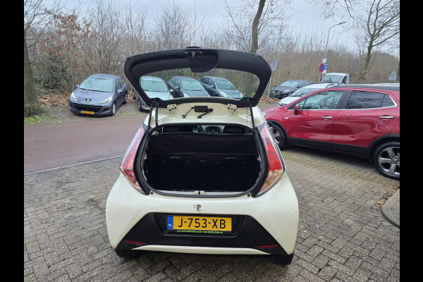 Toyota Aygo 1.0 VVT-i x | NIEUWE APK | 12MND GARANTIE | AIRCO |