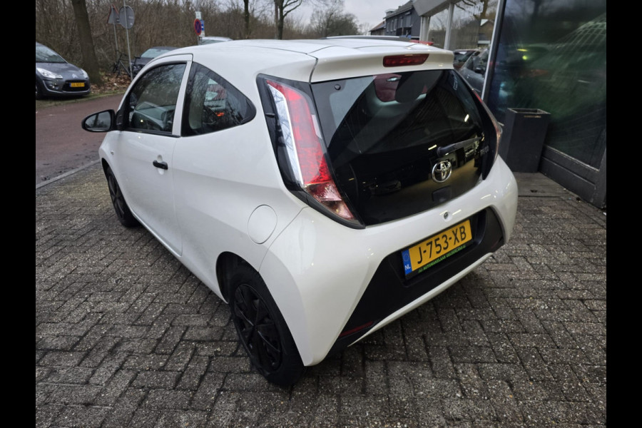 Toyota Aygo 1.0 VVT-i x | NIEUWE APK | 12MND GARANTIE | AIRCO |