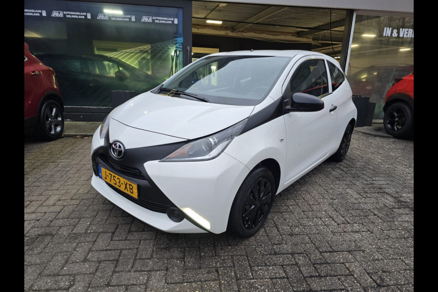 Toyota Aygo 1.0 VVT-i x | NIEUWE APK | 12MND GARANTIE | AIRCO |