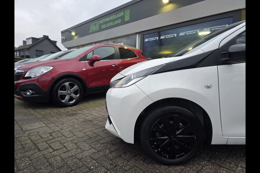 Toyota Aygo 1.0 VVT-i x | NIEUWE APK | 12MND GARANTIE | AIRCO |