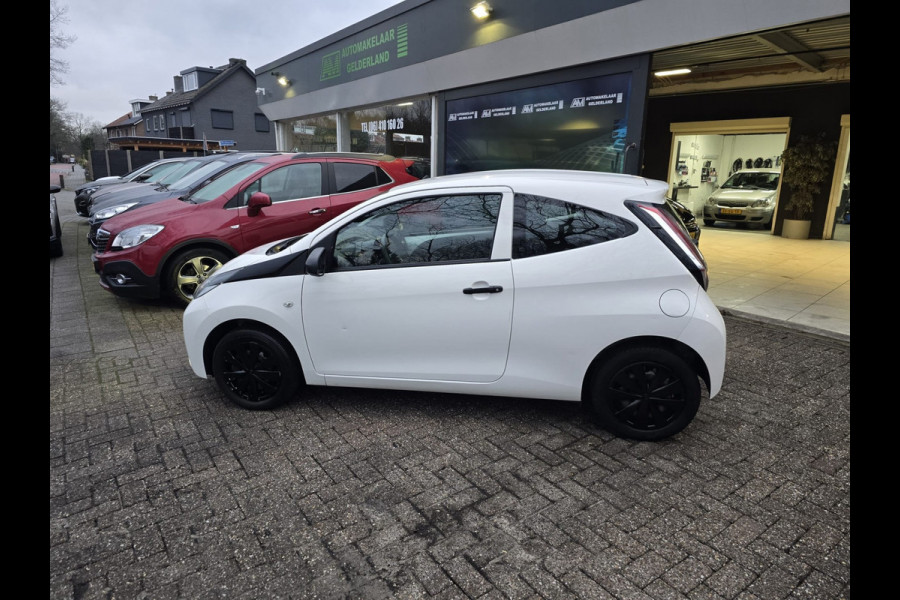 Toyota Aygo 1.0 VVT-i x | NIEUWE APK | 12MND GARANTIE | AIRCO |