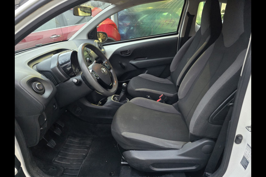 Toyota Aygo 1.0 VVT-i x | NIEUWE APK | 12MND GARANTIE | AIRCO |