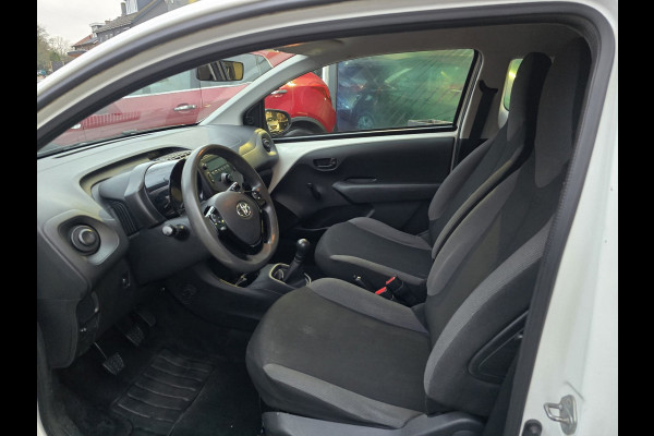 Toyota Aygo 1.0 VVT-i x | NIEUWE APK | 12MND GARANTIE | AIRCO |