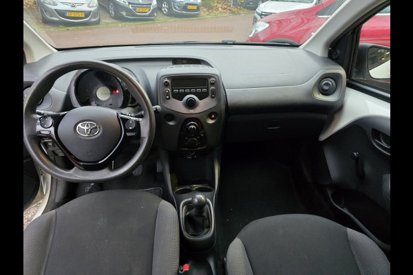 Toyota Aygo 1.0 VVT-i x | NIEUWE APK | 12MND GARANTIE | AIRCO |