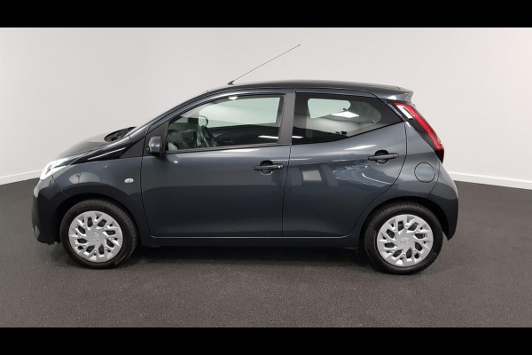 Toyota Aygo 1.0 VVT-i x-play | Navigatie | Airco | Camera | Led | Toerenteller