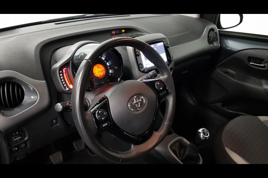 Toyota Aygo 1.0 VVT-i x-play | Navigatie | Airco | Camera | Led | Toerenteller