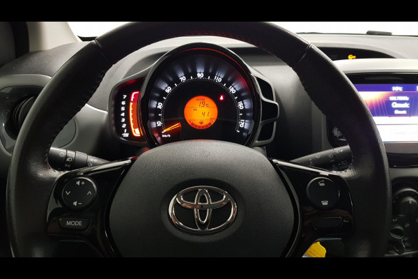 Toyota Aygo 1.0 VVT-i x-play | Navigatie | Airco | Camera | Led | Toerenteller