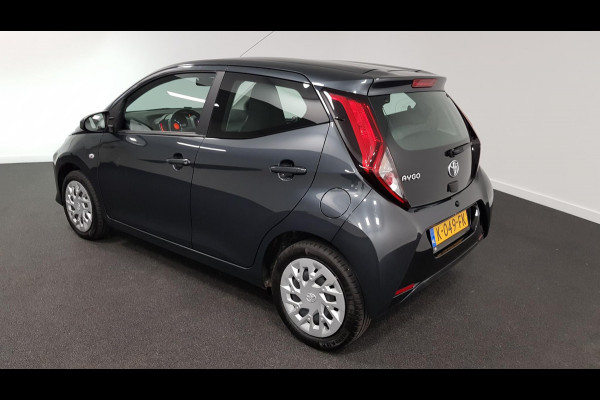 Toyota Aygo 1.0 VVT-i x-play | Navigatie | Airco | Camera | Led | Toerenteller