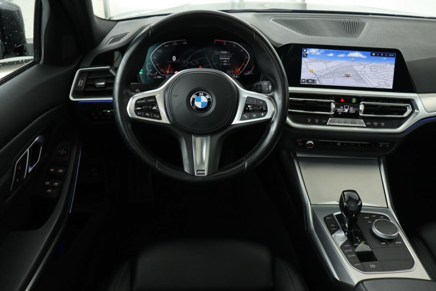 BMW 3-serie 320i Executive | Panoramadak | Adaptive cruise | Camera | Sportstoelen | Full LED | Carplay | Sfeerverlichting | Sport Line