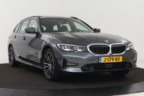 BMW 3-serie 320i Executive | Panoramadak | Adaptive cruise | Camera | Sportstoelen | Full LED | Carplay | Sfeerverlichting | Sport Line