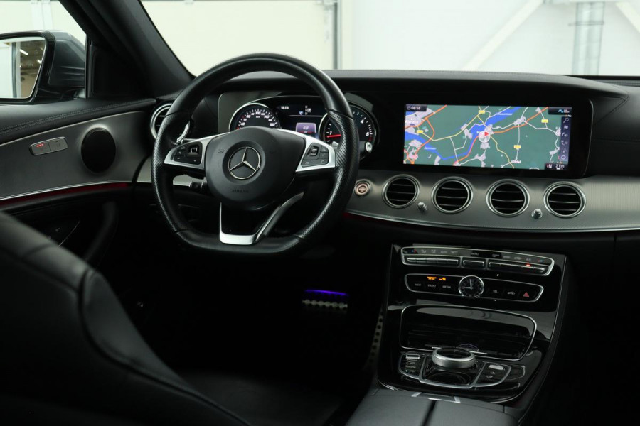 Mercedes-Benz E-Klasse 220d AMG | Leder | Sfeerverlichting | Full LED | Camera | Stoelverwarming | Navigatie | Park Assist | Bluetooth