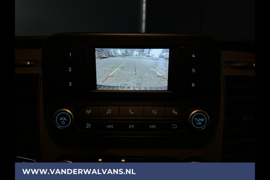 Ford Transit Custom 2.0 TDCI 131pk L2H1 Euro6 Airco | Camera | LED | Cruisecontrol | 2800kg Trekvermogen Parkeersensoren, Verwarmde voorruit, Bijrijdersbank