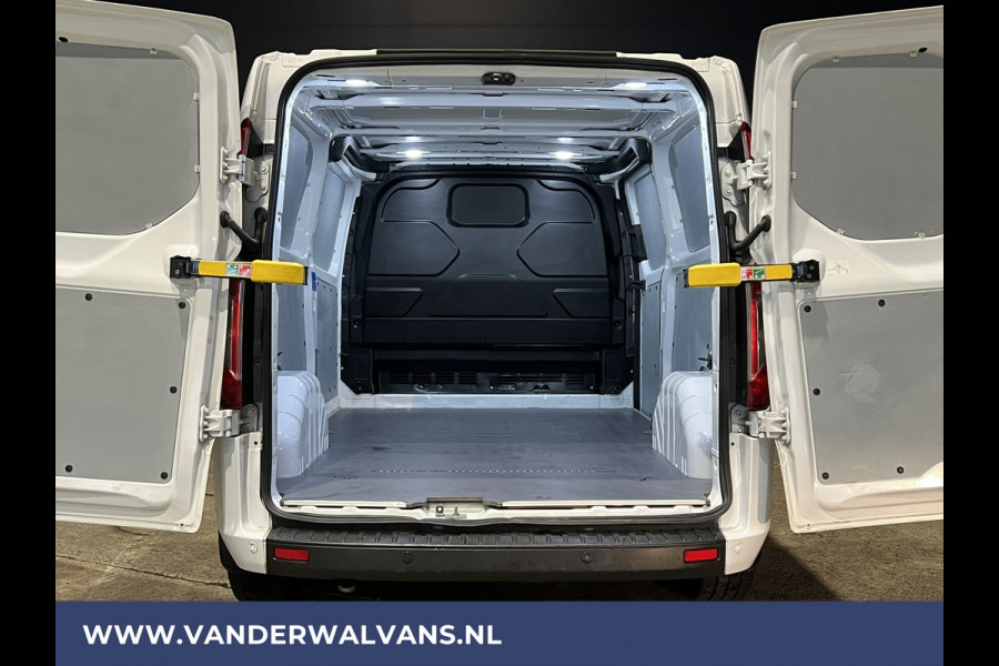 Ford Transit Custom 2.0 TDCI 131pk L2H1 Euro6 Airco | Camera | LED | Cruisecontrol | 2800kg Trekvermogen Parkeersensoren, Verwarmde voorruit, Bijrijdersbank