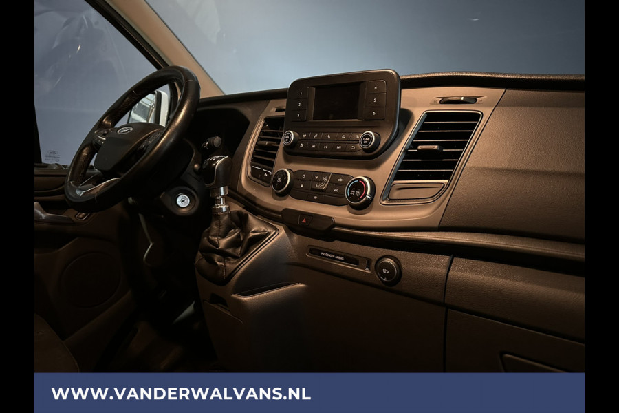 Ford Transit Custom 2.0 TDCI 131pk L2H1 Euro6 Airco | Camera | LED | Cruisecontrol | 2800kg Trekvermogen Parkeersensoren, Verwarmde voorruit, Bijrijdersbank