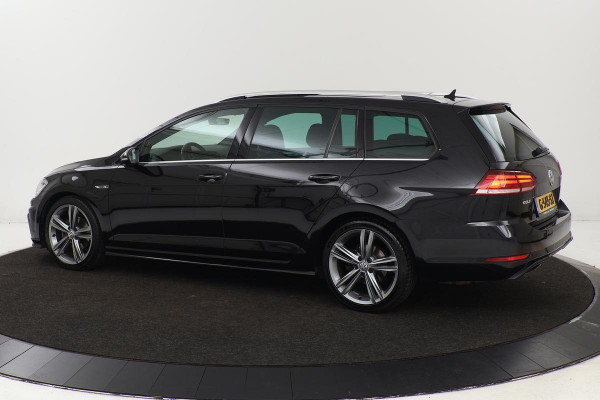 Volkswagen Golf 1.5 TSI R-line | Panoramadak | Full LED | Trekhaak | Stoelverwarming | Adaptive cruise | Camera | Carplay | Active Info | Dodehoek detectie