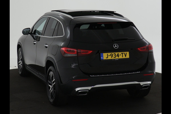 Mercedes-Benz GLA 200 Business Solution Luxury | Achteruitrijcamera | Sfeerverlichting | Panorama-schuifdak | Navigatie | Elektrisch verstelbare voorzetel links met Memory | Inclusief 24 maanden MB Certified garantie voor Europa.