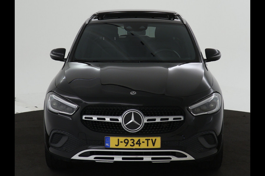 Mercedes-Benz GLA 200 Business Solution Luxury | Achteruitrijcamera | Sfeerverlichting | Panorama-schuifdak | Navigatie | Elektrisch verstelbare voorzetel links met Memory | Inclusief 24 maanden MB Certified garantie voor Europa.