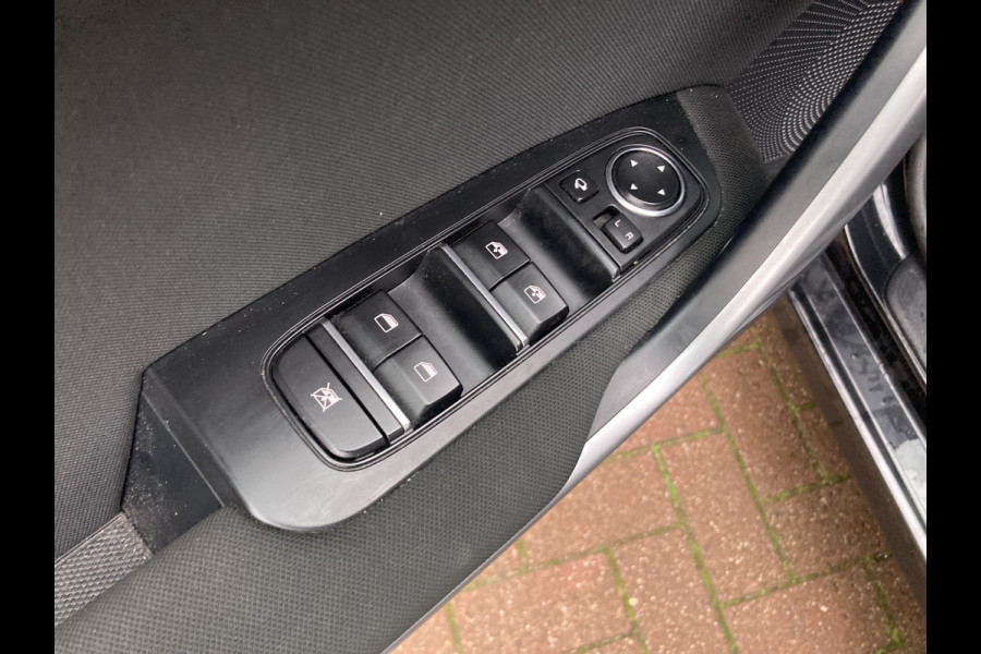 Kia Ceed Sportswagon 1.5 T-GDi 160pk DynamicLine AFN.TREKHAAK/CAMERA/NAVI/CARPLAY/PDC