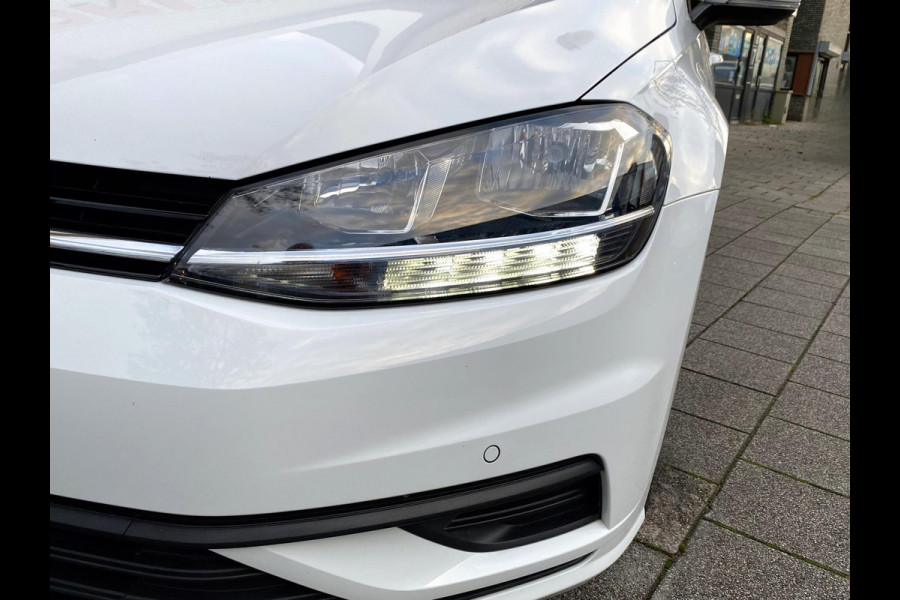 Volkswagen Golf 1.0 TSI Trendline BMT - Navigatie Apple CarPlay I Airco I Sport velgen I LED I PDC I 126.000 KM Dealer onderhouden