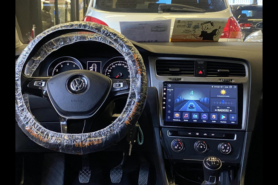 Volkswagen Golf 1.0 TSI Trendline BMT - Navigatie Apple CarPlay I Airco I Sport velgen I LED I PDC I 126.000 KM Dealer onderhouden