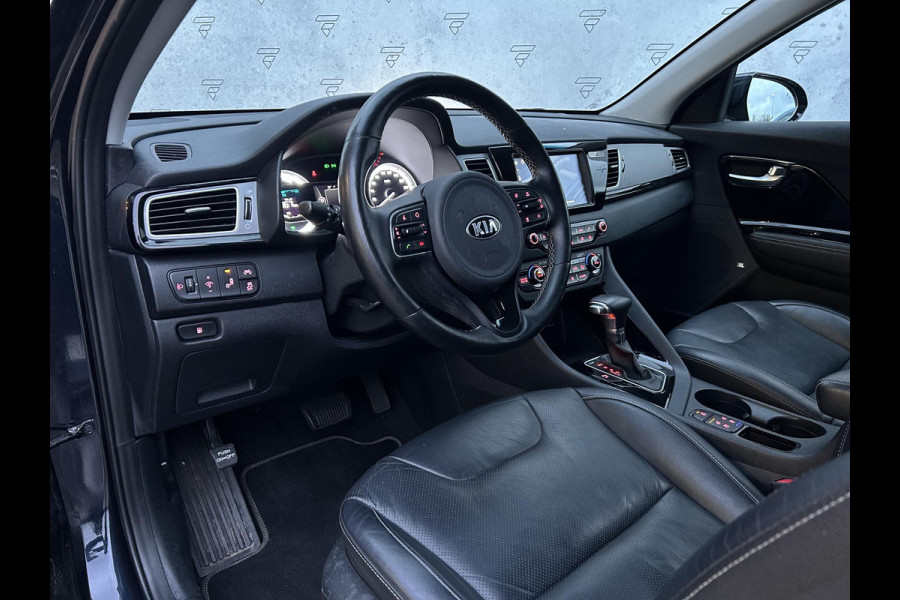 Kia Niro 1.6 GDi Hybrid ExecutiveLine Automaat | Leder | Camera | Navi | BSD | Clima | Apple CarPlay/Android Auto | 18” Velgen | Stuur-/Stoelverwarming | JBL | Trekhaak | PDC | Cruise | LED |