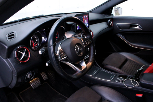 Mercedes-Benz CLA-Klasse 250 AMG Sport 218pk CARPLAY LEDER RODE-GRODELS '17