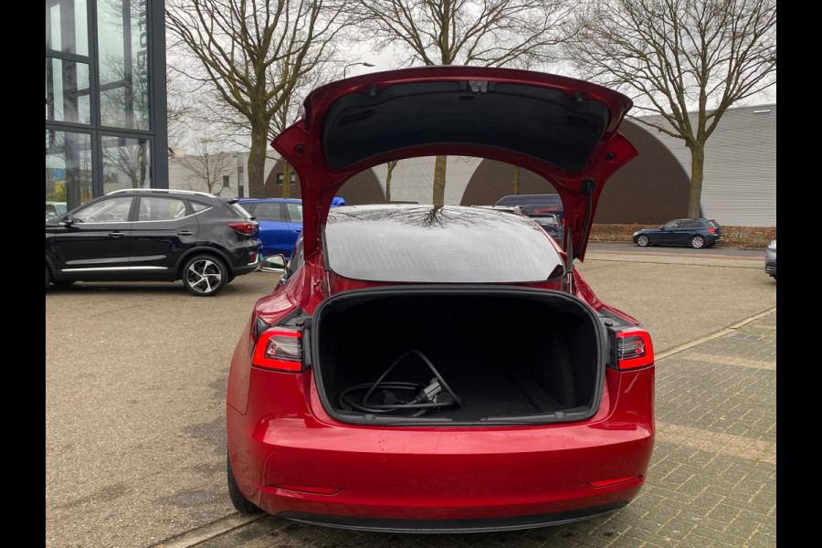 Tesla Model 3 Long Range AWD 75 kWh VAN: 26.900,- VOOR 24.877,- EINDEJAARSVOORDEEL: 2.023,- | TREKHAAK MET TREKGEWICHT