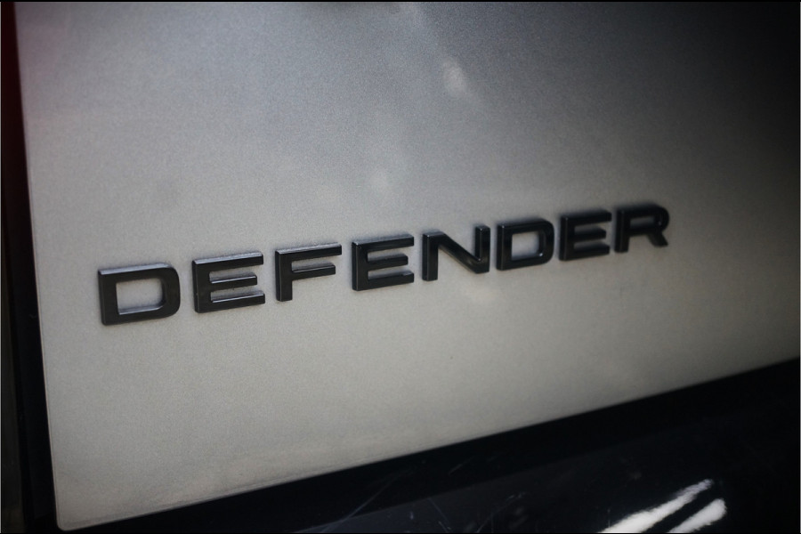 Land Rover Defender Hard Top 3.0 D250 110 MHEV X-Dynamic S | Grijs Kenteken | Luchtvering | Panoramadak | Stuur/Stoelverwarming | 360° Camera | Keyless | Groot Scherm | Cruise Control | Apple Carplay