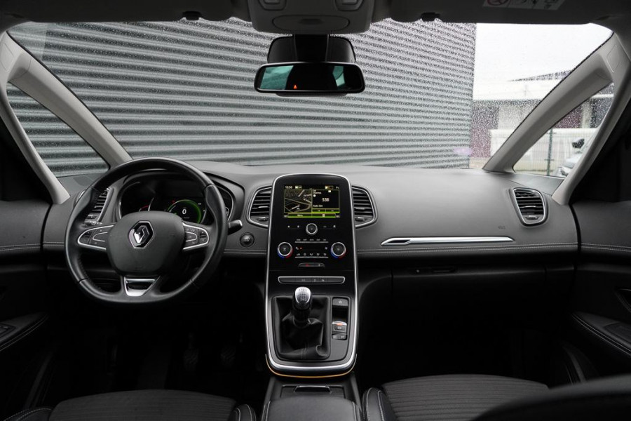 Renault Grand Scénic 1.3 TCe Intens 7p. / Trekhaak / Navi / 7 Zitplaatsen / NL Auto